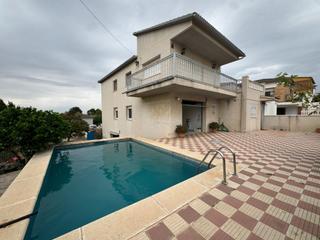 Xalet a Sant Llorenç d´Hortons. Casa con piscina con opción dos familias a 10 min. de la ap7.