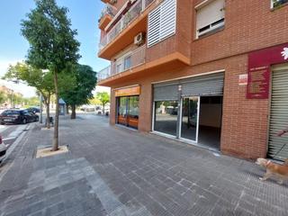 Location Local commercial  Avenida francesc riera. Local en torrent dels llops