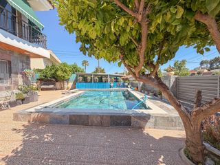 Towny house in Abrera. Bonita casa en ca namat con mucho sol , piscina y vistas