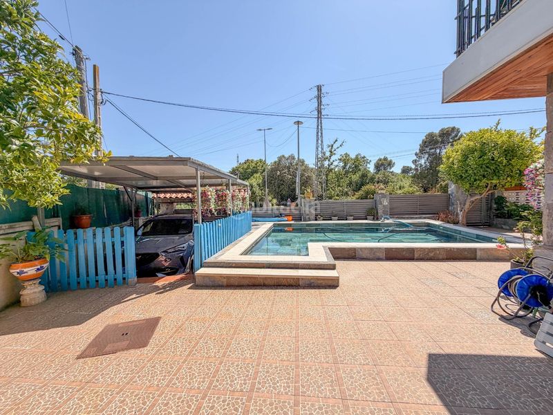 Foto 6c44e1c2-e43d-403e-a745-731edc42e769. Casa aparellada amb calefacció aparcament piscina a Abrera