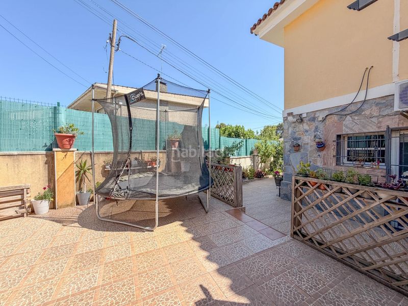 Foto f99b90e2-bee6-4c90-bb73-ff6084df03a0. Casa aparellada amb calefacció aparcament piscina a Abrera