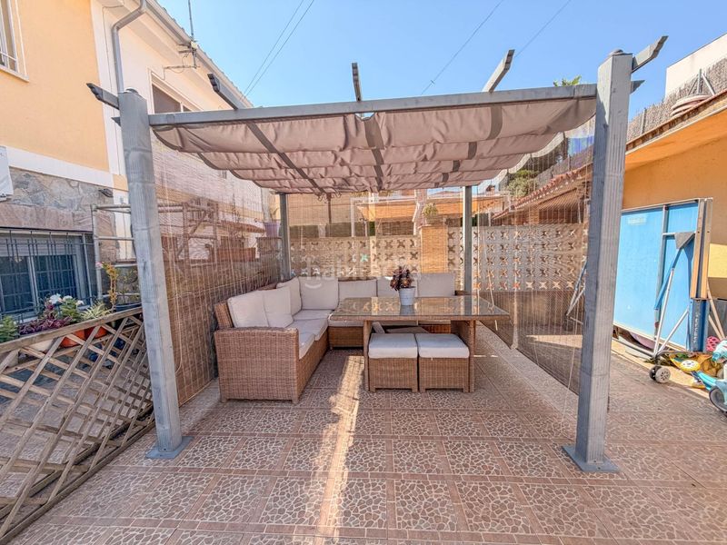 Foto fbbb3483-7bc3-4561-afa3-267084835d4a. Casa aparellada amb calefacció aparcament piscina a Abrera