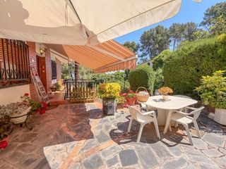 Casa a Castellví de Rosanes. Una casa para vivir, disfrutar y reunir a toda la familia. con o