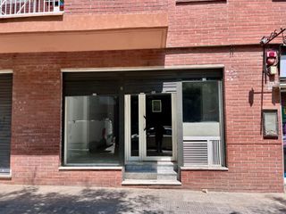 Lloguer Local Comercial a Martorell. Local comercial en una de las principales calles de martorell.