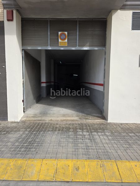 Foto a926f4c7-b461-45c3-877a-8459d8265c51. Aparcament cotxe a Sueca Sueca
