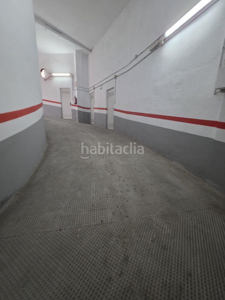 Foto d88bcb51-8fa4-46ea-a02a-e01a7b607a9f. Aparcament cotxe a Sueca Sueca