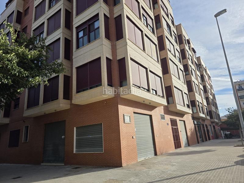 Foto c7b5f58c-ae69-4d8e-8d00-838229ceef97. Aparcament cotxe a Sueca Sueca