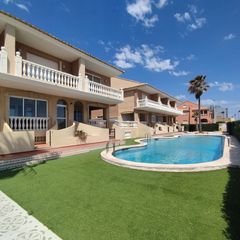 Maison jumelée à El Perelló. Adosado en primera linea de playa