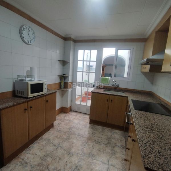 Foto af193bf7-a9a7-4c69-a8a9-638b5bb6df51. Casa amb aparcament a Les Palmeres Sueca
