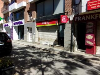 Lloguer Local Comercial a Plaça de les melies 9. Estupendo local comercial en inmejorable situacion