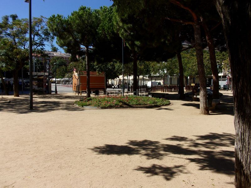 Foto 107a2b6a-39bd-4dcc-be24-b03c67a67c1a. Rent business premise in plaça de les melies 9 in Pineda de Mar