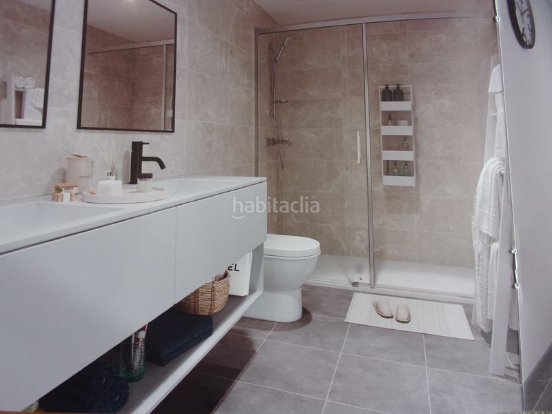 Foto ff82ba0a-8a3c-42e6-ba9c-0537f85f7f5a. Edificio en avinguda hispanitat 31 en Poblenou Pineda de Mar