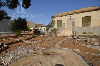 Xalet a Barrio Peral-San Félix. Planta baja en venta con parcela de 1.152m2, barrio peral