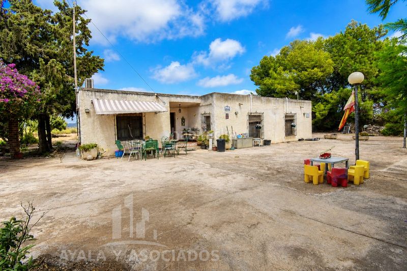 Foto b4e15ddb-6b62-4503-8a73-7cb71878e42c. Masía finca rustica con piscina en venta, en La Aljorra en Cartagena