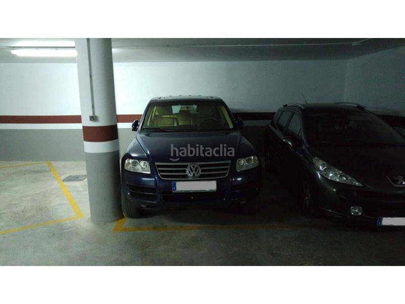 Foto dc9dd9f4-6f10-4809-ae22-7dba17402bf6. Car parking in El Pilar Valencia