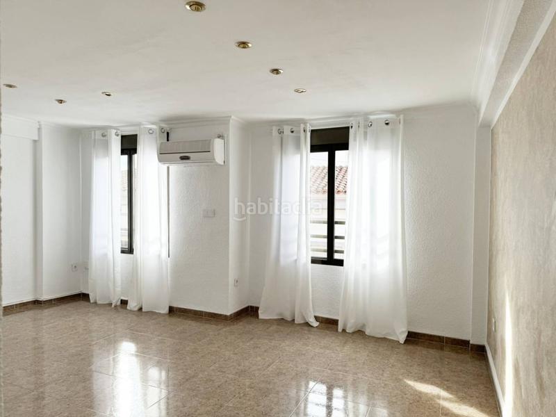 Foto b10a152a-979b-423a-86a4-d9cfe8e45806. Rent flat with heating in Camí Fondo Valencia