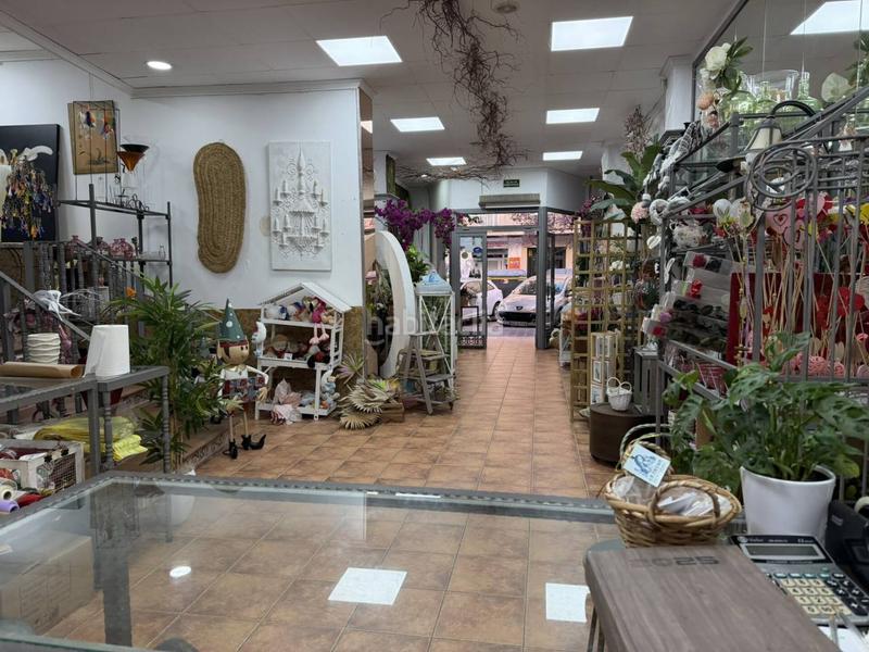 Foto aeef2c14-392b-40c4-b558-e14f0953f95f. Traspaso local comercial traspaso de negocio de floristería en un buen barrio en Valencia