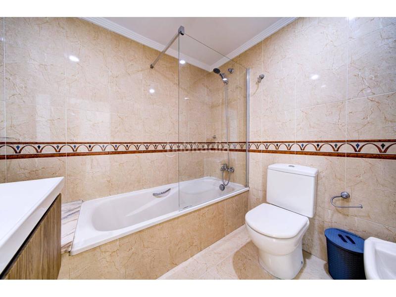 Foto 439faa64-f04d-4cd1-813a-778d5d6f0d79. Casa a schiera con riscaldamento parcheggio piscina in Valencia