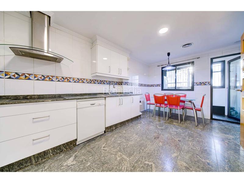 Foto dac12dec-6653-4416-a488-744814d73e17. Casa a schiera con riscaldamento parcheggio piscina in Valencia