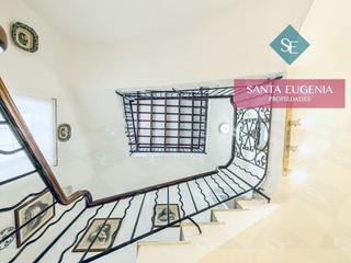 Casa  Carrer s'arravaleta. Centrica casa con plaza de aparcamiento y patio.