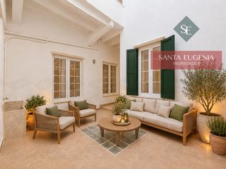 Pis a Camí de Ses Vinyes. Vivienda reformada con patio y parking en pleno centro de mahón