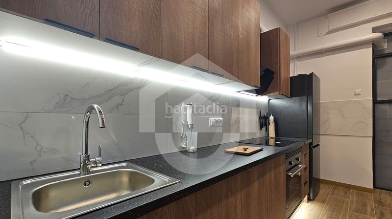 Foto 543e0278-544d-41bb-a807-d69b9a4f3812. Loft a Porta Barcelona