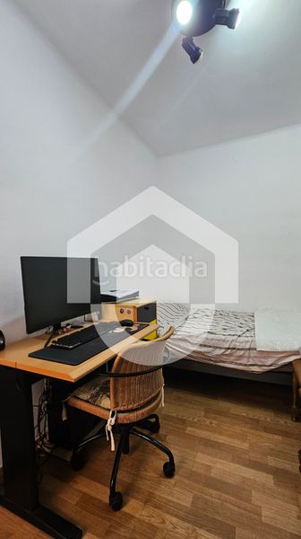 Foto e774ea40-fe37-41ee-858f-773a86e78eb1. Pis a Porta Barcelona