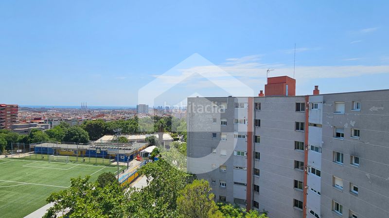 Foto 56053e65-2d41-4b9b-873c-e8352e7f780d. Pis a La Guineueta Barcelona