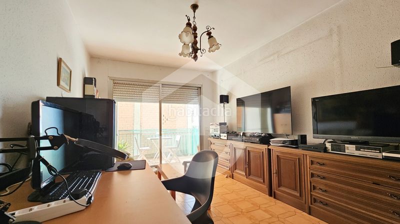 Foto 4bd1e2e7-8230-4d76-a75e-4daae6848ba8. Pis a Guinardó Barcelona