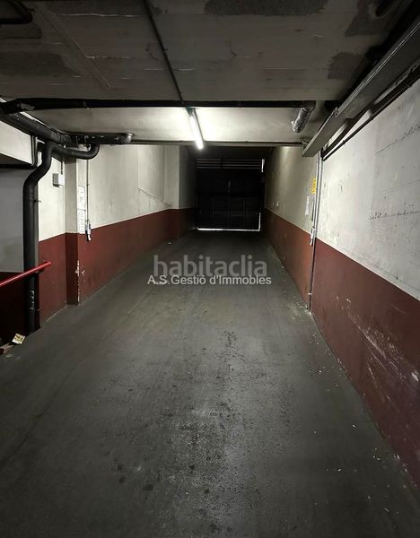 Foto 421bf773-756b-4bd8-8ff4-614450f61cfb. Aparcament cotxe a El Camp de l´Arpa del Clot Barcelona