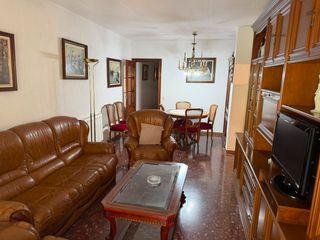 Flat  Carrer de casanova 52. Piso exterior de 4 habitaciones con balcón y parking en l’antiga