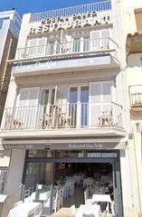 Gebäude  Paseo port. Hostal con encanto en primera línea de mar  lestartit
