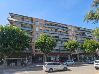 Etagenwohnung  Avenida avinguda de l'onze de setembre. Piso 130 metros, 4 hbitaciones, 2 baos, plaza de parking y tras
