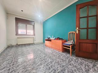 Etagenwohnung  Carrer carrer de cellecs, 17. Vivienda planta baja,  piso de 75 metros, 3 habitaciones, 1 bao