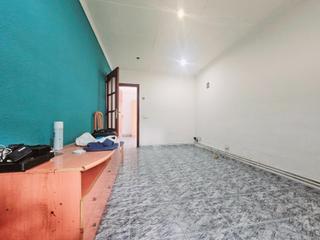 Etagenwohnung  Carrer carrer de cellecs, 17. Vivienda planta baja,  piso de 75 metros, 3 habitaciones, 1 bao