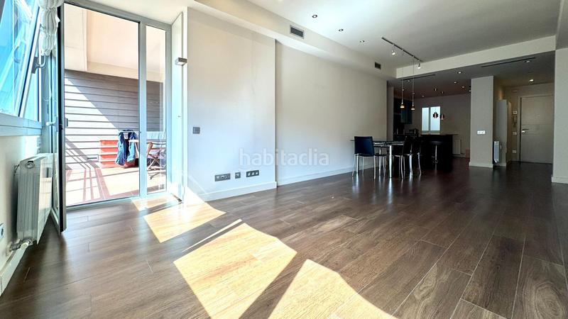 Foto 0f09852c-519a-4607-86e7-7cabe2f6be21. Piso  en venta alto y reformado con terraza en finca con ascensor yconserje, junto a francesc macia y hospital clínic en Barcelona