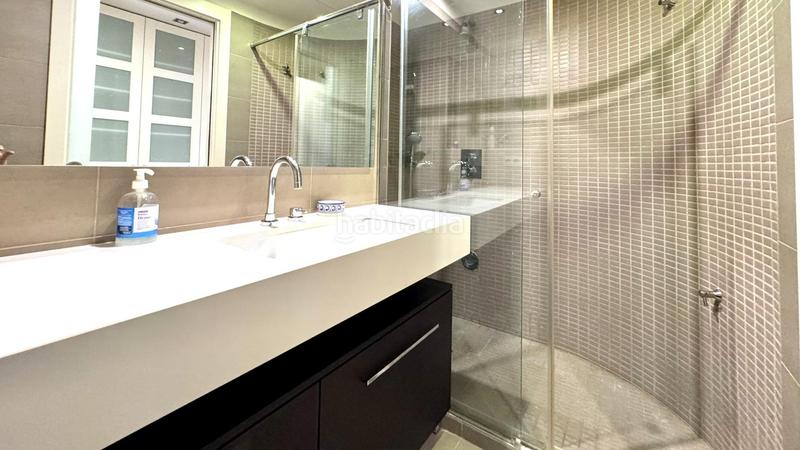 Foto 1aa44756-3b37-4497-9244-adbcd5718c5c. Piso  en venta alto y reformado con terraza en finca con ascensor yconserje, junto a francesc macia y hospital clínic en Barcelona