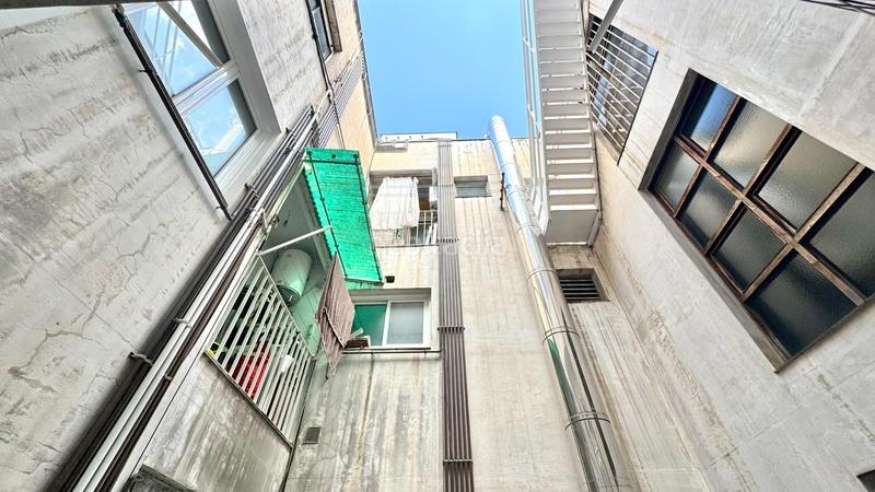 Foto 6c401f16-7445-4c1e-92cd-369fd2f812e7. Piso  en venta alto y reformado con terraza en finca con ascensor yconserje, junto a francesc macia y hospital clínic en Barcelona