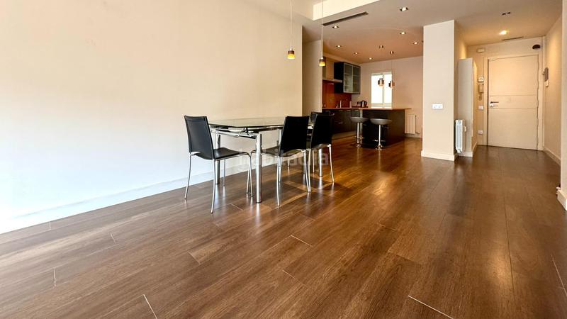 Foto 7a441d2f-639e-4494-a879-a2c247e40e53. Piso  en venta alto y reformado con terraza en finca con ascensor yconserje, junto a francesc macia y hospital clínic en Barcelona