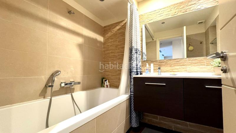 Foto ae30315f-7ed1-4890-85da-d1eacb9d05c5. Piso  en venta alto y reformado con terraza en finca con ascensor yconserje, junto a francesc macia y hospital clínic en Barcelona