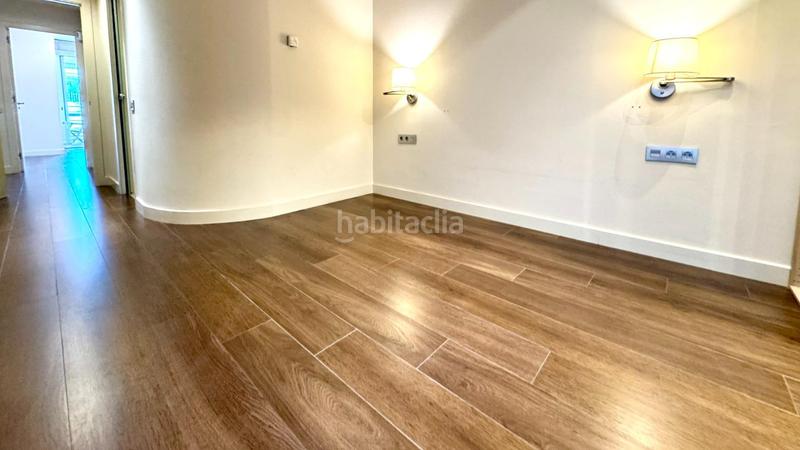 Foto b7cf89c5-1078-4852-85f5-af91fc74a0d0. Piso  en venta alto y reformado con terraza en finca con ascensor yconserje, junto a francesc macia y hospital clínic en Barcelona