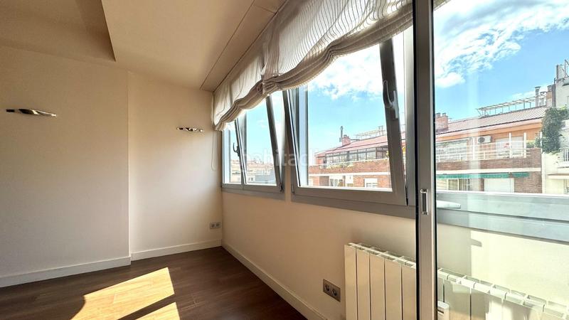 Foto bddc0cab-bf5e-4992-b8e9-81a9b61563b8. Piso  en venta alto y reformado con terraza en finca con ascensor yconserje, junto a francesc macia y hospital clínic en Barcelona