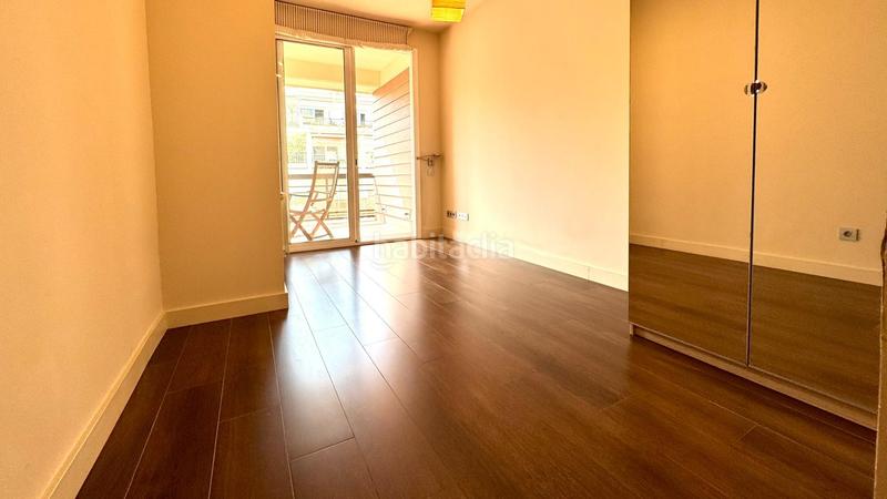 Foto c05fbd26-e1b2-4b35-8099-51abde95ed79. Piso  en venta alto y reformado con terraza en finca con ascensor yconserje, junto a francesc macia y hospital clínic en Barcelona