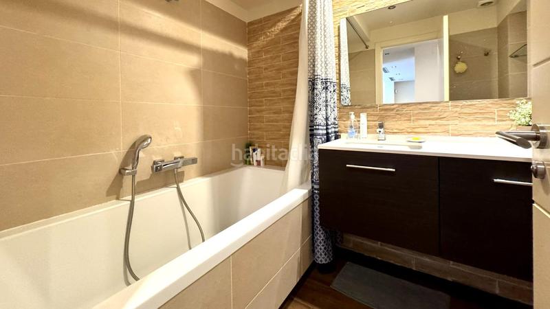 Foto c4e5a2ce-4d08-4f6c-88f6-0ff78863e3d7. Piso  en venta alto y reformado con terraza en finca con ascensor yconserje, junto a francesc macia y hospital clínic en Barcelona