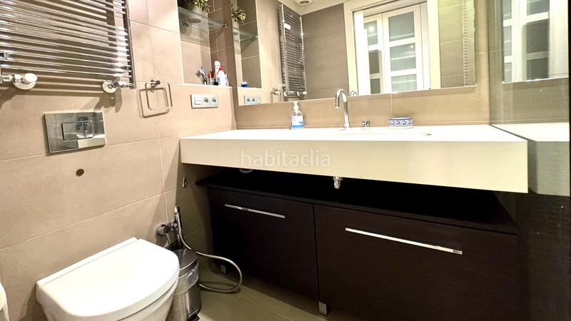 Foto d1cf09c0-e87e-463e-9fd5-f9a3e07018f5. Piso  en venta alto y reformado con terraza en finca con ascensor yconserje, junto a francesc macia y hospital clínic en Barcelona