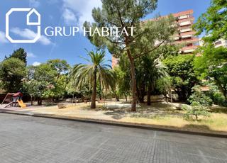 Appartement  Carrer aristides maillol. Piso todo exterior!!! 4 hab. 2 baños, balcón y parking opcional