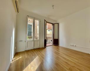 Piso  Calle pere serafi. Piso dos habitaciones, con balcón, ascensor en el corazón de vil