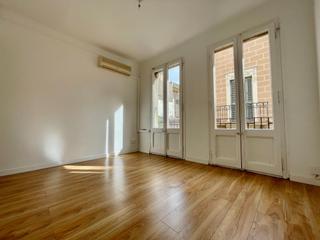 Etagenwohnung  Calle pere serafi. Vila de gracia. piso alto con ascensor.