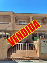Chalet à Pueblo Latino. Chalet en torre de la horadada