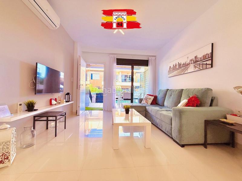 Foto fe00692a-2ebd-481e-9525-2bd6ac30945a. Casa con piscina in Pueblo Latino Pilar de la Horadada